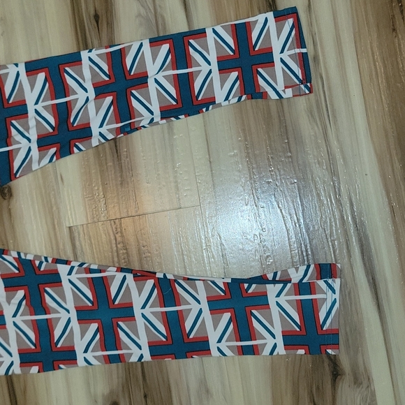 Soft Stretch Graphic Print Leggings - Picture 5 of 10